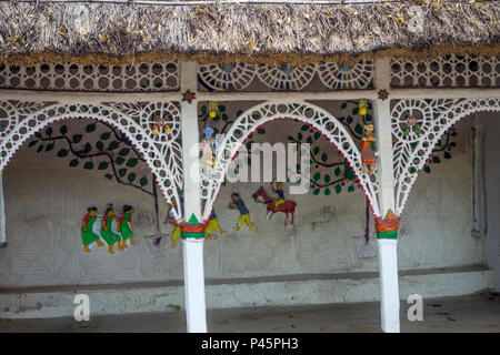 Détail de la pièce d'un Rajwar hut de Chhattisgarh dans le Musée National de l'artisanat, New Delhi, Inde Banque D'Images