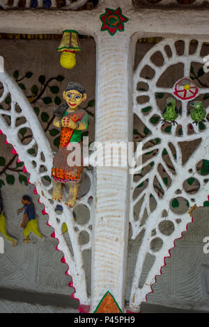 Détail de la pièce d'un Rajwar hut de Chhattisgarh dans le Musée National de l'artisanat, New Delhi, Inde Banque D'Images