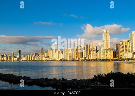 Cidade de Balneário Camboriú. BALNEÁRIO Camboriú / SC, Brésil. 13/05/2012. Foto : Cadu Rolim / Fotoarena Banque D'Images