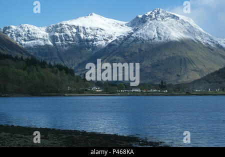 Beinn un Bheithir et Loch Leven dans les highlands écossais en hiver Banque D'Images