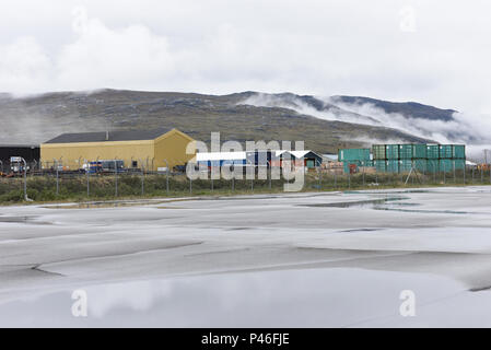 Quatre LC-130s et environ 80 aviateurs de la New York Air National Guard's 109th Airlift Wing dans Scoita, New York, a récemment achevé la troisième rotation de la saison 2016 le Groenland. Les aviateurs et les avions pour le 109e Airlift Wing, peu à peu, de Kangerlussuaq, au Groenland, au cours des mois d'été, fourniture de combustible et de fournitures et le transport de passagers dans et hors de divers camps de la Fondation nationale des sciences tout au long de la saison et également pour l'opération Deep Freeze mission en Antarctique. Les capacités uniques de la station de ski équipée LC-130 en font le seul du genre dans la Banque D'Images