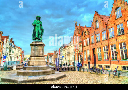 Statue de Jan van Eyck, un peintre Russisch à Bruges, Belgique Banque D'Images