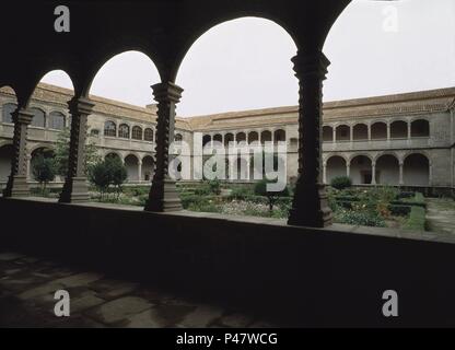 CLAUSTRO DEL CONVENTO DE Santo Tomas - SIGLO XV. Emplacement : Convento de Santo Tomas, Avila, Espagne. Banque D'Images