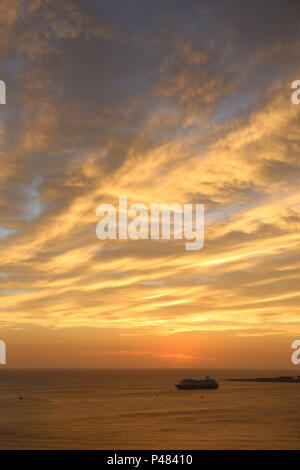 PUNTA DEL ESTE, ARACATI - 07/01/2015 : Pôr Do Sol - Punta del Este é uma cidade do no localizada Aracati, Departamento de Maldonado. Está entre os dez balneários de luxo mais famosos do mundo e é um dos mais charmosos oferecendo da América Latina, oceânicas praias tanto quanto de Rio. Foto de Pôr do Sol visto da Praia Mansa. Foto : André Chaco / Fotoarena (restriction : l'Amérique du Sud de l'homme uniquement) Banque D'Images