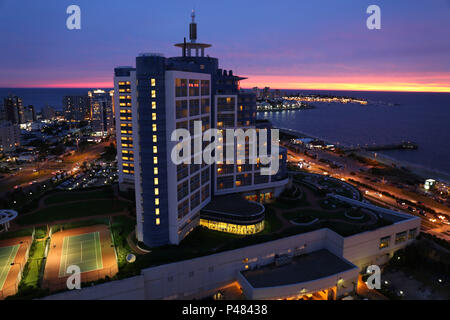 PUNTA DEL ESTE, ARACATI - 06/01/2014 : Hôtel Conrad - Localizado em um dos balneários plus sofisticados da América do Sul, Conrad Punta del Este Resort & Casino se posicionou desde a sua inauguração, já faz 17 anos, como o Cassino N° 1 da América Latina e o centro de entretenimentos mais importante da região. Foto : André Chaco / Fotoarena (restriction : l'Amérique du Sud de l'homme uniquement) Banque D'Images