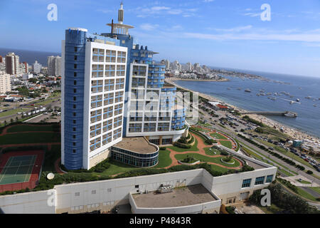 PUNTA DEL ESTE, ARACATI - 07/01/2014 : Hôtel Conrad - Localizado em um dos balneários plus sofisticados da América do Sul, Conrad Punta del Este Resort & Casino se posicionou desde a sua inauguração, já faz 17 anos, como o Cassino N° 1 da América Latina e o centro de entretenimentos mais importante da região. Foto : André Chaco / Fotoarena (restriction : l'Amérique du Sud de l'homme uniquement) Banque D'Images