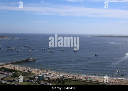 PUNTA DEL ESTE, ARACATI - 07/01/2015 : PRAIA MANSA - Praia Mansa, ou Playa Mansa, é une parte de Punta del Este banhada pelo Rio da Prata, onde comme ondas são fracas e un coloração da água, mais escura. Ao longo da la há Mansa paradas, recebem algumas nomes especiais, plus são identificadas com uma numeração seulement. Foto : André Chaco / Fotoarena (restriction : l'Amérique du Sud de l'homme uniquement) Banque D'Images