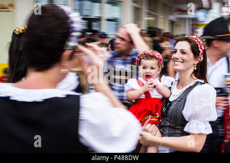 Oktoberfest 2012 Desfile Oficial da na Rua XV de Novembro. SC/Blumenau, Brésil - 20/10/2012. Foto : Ricardo Ribas / Fotoarena Banque D'Images