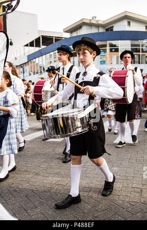 Oktoberfest 2012 Desfile Oficial da na Rua XV de Novembro. SC/Blumenau, Brésil - 20/10/2012. Foto : Ricardo Ribas / Fotoarena Banque D'Images