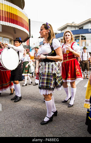 Oktoberfest 2012 Desfile Oficial da na Rua XV de Novembro. SC/Blumenau, Brésil - 20/10/2012. Foto : Ricardo Ribas / Fotoarena Banque D'Images