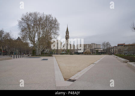 Boulevard des arènes et Charles de Gaulle - Nimes - Camargue (Provence) - France Banque D'Images