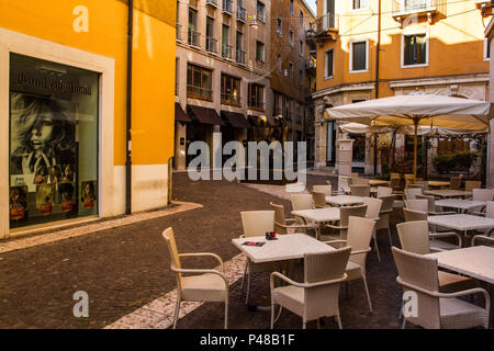 Vérone, EN ITALIE - 10/12/2012 : VERONA - Café no centro histórico de Vérone. Foto : Ricardo Ribas / Fotoarena (restriction : l'Amérique du Sud de l'homme uniquement) Banque D'Images