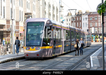 Tramway Luas/système de transport ferroviaire léger, St Stephen's Green, Dublin, République d'Irlande Banque D'Images