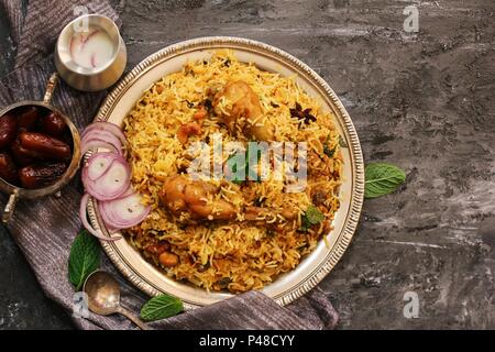 - Kabsa au poulet biryani Arabe maison vue aérienne Banque D'Images