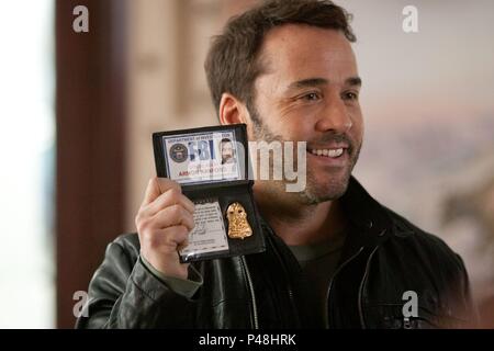 Titre original : Undercover. Titre en anglais : Undercover. Directeur de film : TOM VAUGHAN. Année : 2012. Stars : Jeremy Piven. Credit : SCARLET FIRE ENTERTAINMENT / Album Banque D'Images