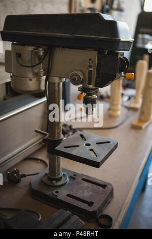 Close-up de microscope sur table Banque D'Images