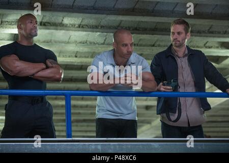 Titre original : FURIOUS 6. Titre en anglais : 6. Film Réalisateur : JUSTIN LIN. Année : 2013. Stars : LA ROCHE ; VIN DIESEL, PAUL WALKER. Credit : UNIVERSAL PICTURES / Album traduit par c. Pugieux Banque D'Images