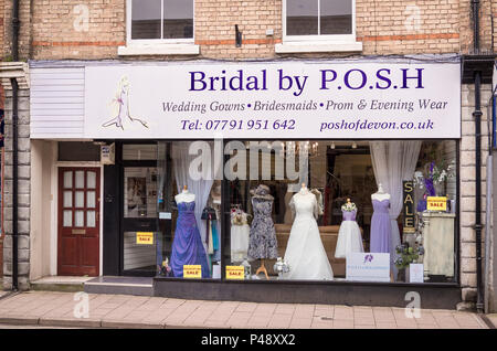 Suite Nuptiale par P.O.S.H. - Un magasin à Tiverton Devon UK se spécialisant dans les vêtements pour les mariages et tenue de soirée Banque D'Images