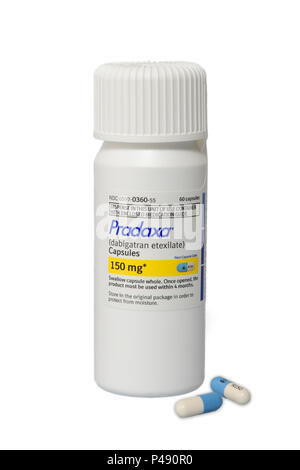 Médecine médicament prescription également connu sous le nom de Pradaxa dabigatran etexilate un anticoagulant anticoagulant fabriqué par Boehringer Ingelheim Banque D'Images