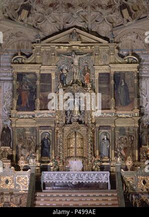 RETABLO MAYOR DE LA IGLESIA DE SANTA MARIA LA REAL - SIGLO XVI -XVIII. Emplacement : PALACIO DALAHORRA / CONVENTO DE SANTA ISABEL LA REAL, MADRID, ESPAGNE. Banque D'Images