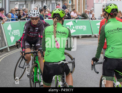 WaowDeals Vélo pro riders au début de l'Ovo féminin 2018 Banque D'Images