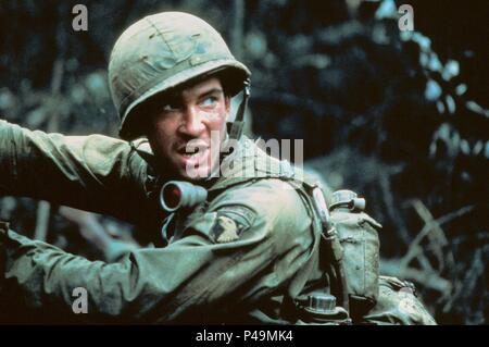 Titre original : HAMBURGER HILL. Titre en anglais : HAMBURGER HILL. Film Réalisateur : John Irvin. Année : 1987. Stars : DYLAN MCDERMOTT. Credit : RKO Pictures / Album Banque D'Images