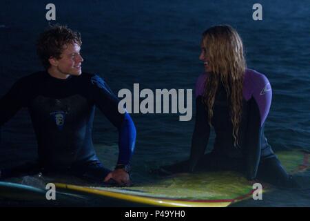 Titre original : CHASING MAVERICKS. Titre en anglais : CHASING MAVERICKS. Film Réalisateur : Michael Apted ; CURTIS HANSON. Année : 2012. Stars : JONNY WESTON. Credit : FOX 2000 PICTURES / Album Banque D'Images