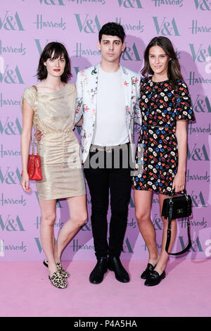 Londres, Royaume-Uni. 20 Juin, 2018. Sam Rollinson, Matt Richardson et Charlotte Wiggins au Victoria and Albert Museum Summer Party le mercredi 20 juin 2018 tenue au V & A Museum , , Londres. Photo : Christophe Sam, Matt Richardson , Charlotte Wiggins. Photo par Julie Edwards. Credit : Julie Edwards/Alamy Live News Banque D'Images