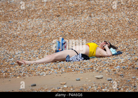 Hastings, East Sussex, UK. Jun 21, 2018. Météo France : un démarrage à chaud de la matinée à Hastings, East Sussex avec des températures supérieure à 21°C sur cette journée la plus longue de l'année. Crédit photo : PAL / Alamy Images Live News Banque D'Images