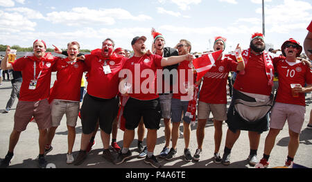 Samara, Russie. 21 Juin, 2018. Fans de Danemark cheer avant la Coupe du Monde 2018 groupe C match entre le Danemark et l'Australie dans la région de Samara, Russie, 21 juin 2018. Credit : Ye Pingfan/Xinhua/Alamy Live News Banque D'Images