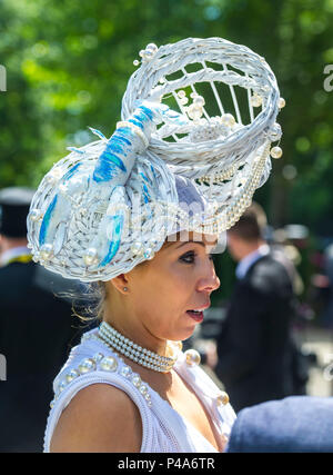 Le Royal Ascot, Berkshire, Royaume-Uni 21 juin 2018 chapeaux colorés sur le troisième jour de Royal Ascot 21 juin 2018 Credit John Beasley Banque D'Images