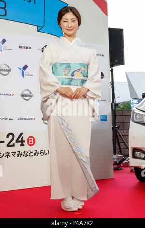 L'actrice japonaise Takako Tokiwa et Muse Festival pose pour les caméras pendant un tapis rouge avant la cérémonie d'ouverture du Festival du Film français au Japon 2018 à Yokohama Minato Mirai Hall le 21 juin 2018, Yokohama, Japon. Cette année, 15 films seront projetés pendant le festival du 21 juin au 24 septembre. Credit : Rodrigo Reyes Marin/AFLO/Alamy Live News Banque D'Images