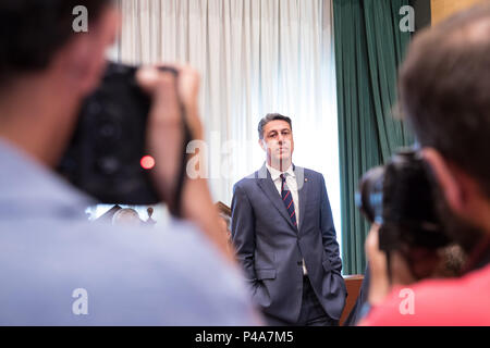 Badalona, Catalogne, Espagne. 20 Juin, 2018. Xavier Garcia Albiol a chef du PP de la Catalogne vu à la mairie de Badalona Badalona.Le nouveau maire Alex Pastor a changé avec l'aide de PP (Parti du Peuple) CFP (Parti des socialistes de Catalogne) et c'est (Ciudadanos ou citoyen en anglais) qui ont voté 'oui' '' pour une motion de censure à l'actuel maire de Dolors Sabater. Crédit : Freddy Davies/SOPA Images/ZUMA/Alamy Fil Live News Banque D'Images