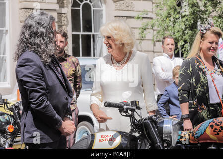 Londres, Royaume-Uni. 21 juin 2018. Son Altesse Royale la duchesse de Cornouailles, co-président de la famille des éléphants, lance officiellement le concours d'éléphant, une cavalcade de véhicules traditionnels indiens. Le convoi fera le tour de Londres pour mieux faire connaître le travail de l'organisme de bienfaisance pour protéger l'éléphant d'Asie de l'extinction dans la nature. Credit : Amanda rose/Alamy Live News Banque D'Images