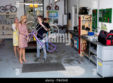 Enschede, Pays-Bas. 21 Juin, 2018. La Reine Máxima des Pays-Bas à l'usine Performance à Enschede, le 21 juin 2018, d'ouvrir un bâtiment Zuid, travail et lieu de rencontre dans une ancienne usine textile Photo : Albert Nieboer/Pays-Bas/Point de vue - PAS DE SERVICE DE FIL - Crédit : Albert Nieboer/Royal Press Europe/PRE/dpa/Alamy Live News Banque D'Images