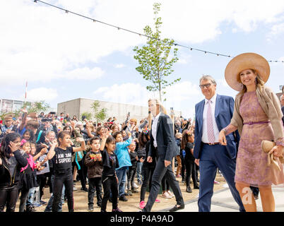 Enschede, Pays-Bas. 21 Juin, 2018. La Reine Máxima des Pays-Bas à l'usine Performance à Enschede, le 21 juin 2018, d'ouvrir un bâtiment Zuid, travail et lieu de rencontre dans une ancienne usine textile Photo : Albert Nieboer/Pays-Bas/Point de vue - PAS DE SERVICE DE FIL - Crédit : Albert Nieboer/Royal Press Europe/PRE/dpa/Alamy Live News Banque D'Images