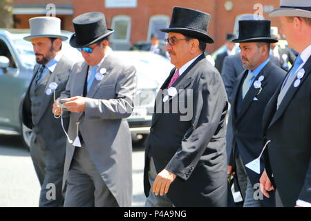 Ascot, Royaume-Uni. 21 juin 2018. Sheikh HAMSAH Bin Rashid Al Maktoum arrive avec son entourage. Credit: Uwe Deffner/Alay Live News Banque D'Images