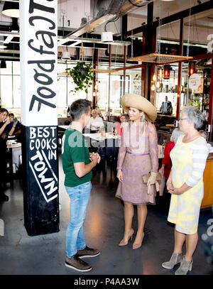 Enschede, Pays-Bas. 21 Juin, 2018. La Reine Máxima des Pays-Bas à l'usine Performance à Enschede, le 21 juin 2018, d'ouvrir un bâtiment Zuid, travail et lieu de rencontre dans une ancienne usine textile Photo : Albert Nieboer/Pays-Bas/Point de vue - PAS DE SERVICE DE FIL - Crédit : Albert Nieboer/Royal Press Europe/PRE/dpa/Alamy Live News Banque D'Images