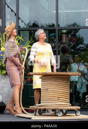 Enschede, Pays-Bas. 21 Juin, 2018. La Reine Máxima des Pays-Bas à l'usine Performance à Enschede, le 21 juin 2018, d'ouvrir un bâtiment Zuid, travail et lieu de rencontre dans une ancienne usine textile Photo : Albert Nieboer/Pays-Bas/Point de vue - PAS DE SERVICE DE FIL - Crédit : Albert Nieboer/Royal Press Europe/PRE/dpa/Alamy Live News Banque D'Images