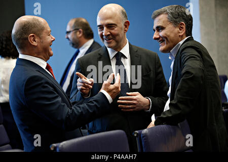 Luxembourg, Luxembourg. 21 juin 2018. Commissaire de l'UE Pierre Moscovici assiste à la réunion des ministres des finances de l'Eurogroupe au siège de l'UE au centre de conférence Kirchberg à Luxembourg le 21 juin 2018 Crédit : ALEXANDROS MICHAILIDIS/Alamy Live News Banque D'Images