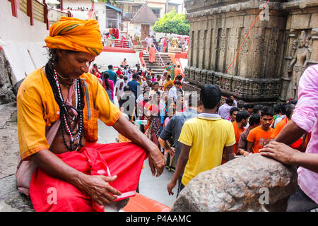 Festival annuel de Ambubachi, Guwahati, Assam, Inde - 21 juin 2018. Disciples indiens et saints hommes au temple Kamakhya pendant le festival annuel en Ambubachi temple Kamakhya à Guwahati, Assam, Inde. Photo : David Talukdar. Crédit : David Talukdar/Alamy Live News Banque D'Images