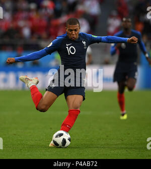 Yekaterinburg, Russie. 21 Juin, 2018. Kylian Mbappe rivalise de France pendant la Coupe du Monde FIFA 2018 match du groupe C entre la France et le Pérou à Iekaterinbourg, Russie, 21 juin 2018. Crédit : Du Yu/Xinhua/Alamy Live News Banque D'Images