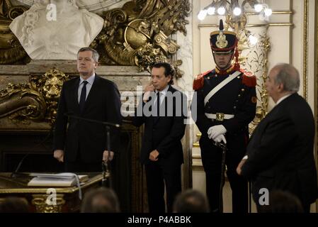 Buenos Aires, Argentine. Le 21 juin 2018. 21 Juin, 2018. Ville de Buenos Aires.- Mauricio Macri, président de l'Argentine, prête serment à la nouvelle ministre de la production, DANTE SICA, Hôtel du Gouvernement Credit : Crédit : /ZUMA Wire/Alamy Live News Banque D'Images