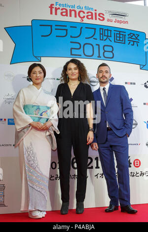 (L à R) et actrice japonaise Takako Tokiwa Festival Muse, directeur Caroline Fargeat et l'acteur Xavier Legrand, poser pour les caméras lors d'un tapis rouge avant la cérémonie d'ouverture du Festival du Film français au Japon 2018 à Yokohama Minato Mirai Hall le 21 juin 2018, Yokohama, Japon. Cette année, 15 films seront projetés pendant le festival du 21 juin au 24 septembre. (Photo de Rodrigo Reyes Marin/AFLO) Banque D'Images
