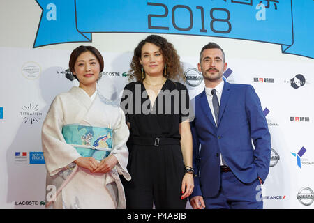 (L à R) et actrice japonaise Takako Tokiwa Festival Muse, directeur Caroline Fargeat et l'acteur Xavier Legrand, poser pour les caméras lors d'un tapis rouge avant la cérémonie d'ouverture du Festival du Film français au Japon 2018 à Yokohama Minato Mirai Hall le 21 juin 2018, Yokohama, Japon. Cette année, 15 films seront projetés pendant le festival du 21 juin au 24 septembre. (Photo de Rodrigo Reyes Marin/AFLO) Banque D'Images