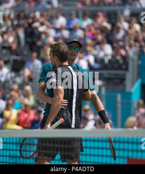 Le Queen's Club, London, UK. 21 Juin, 2018. Jour 4 Championnats de l'arbre de la fièvre sur le court central avec Jamie Murray (GBR) et Bruno SOARES (BRA) vs Marcus Daniell (NZL) et Wesley Koolhof (NED). Credit : Malcolm Park/Alamy Live News. Banque D'Images