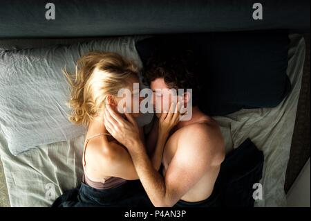 Titre original : ADORE. Titre en anglais : ADORE. Film Réalisateur : Anne Fontaine. Année : 2013. Stars : Naomi Watts, JAMES FRECHEVILLE. Credit : GAUMONT / Album Banque D'Images