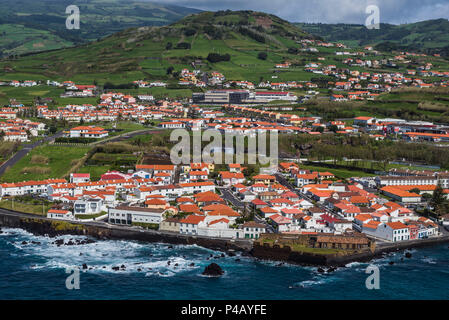 Le Portugal, Açores, île de Faial, Horta, portrait de la ville et de Porto Pim Monte de Guia Banque D'Images