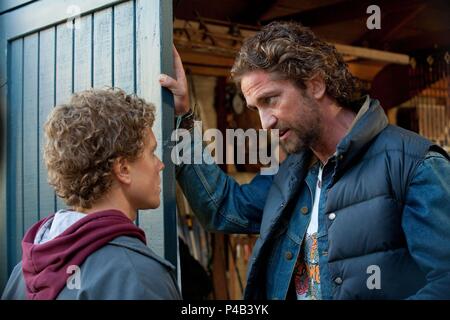 Titre original : CHASING MAVERICKS. Titre en anglais : CHASING MAVERICKS. Film Réalisateur : Michael Apted ; CURTIS HANSON. Année : 2012. Stars : GERARD BUTLER, JONNY WESTON. Credit : FOX 2000 PICTURES / Album Banque D'Images