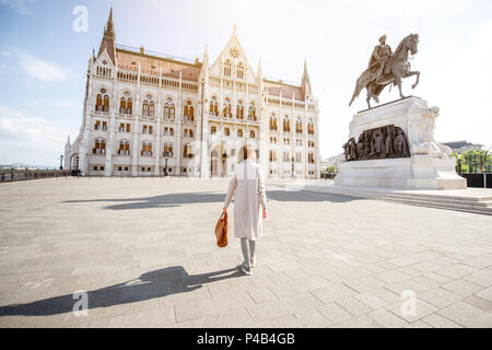 Femme voyageant à Budapest Banque D'Images